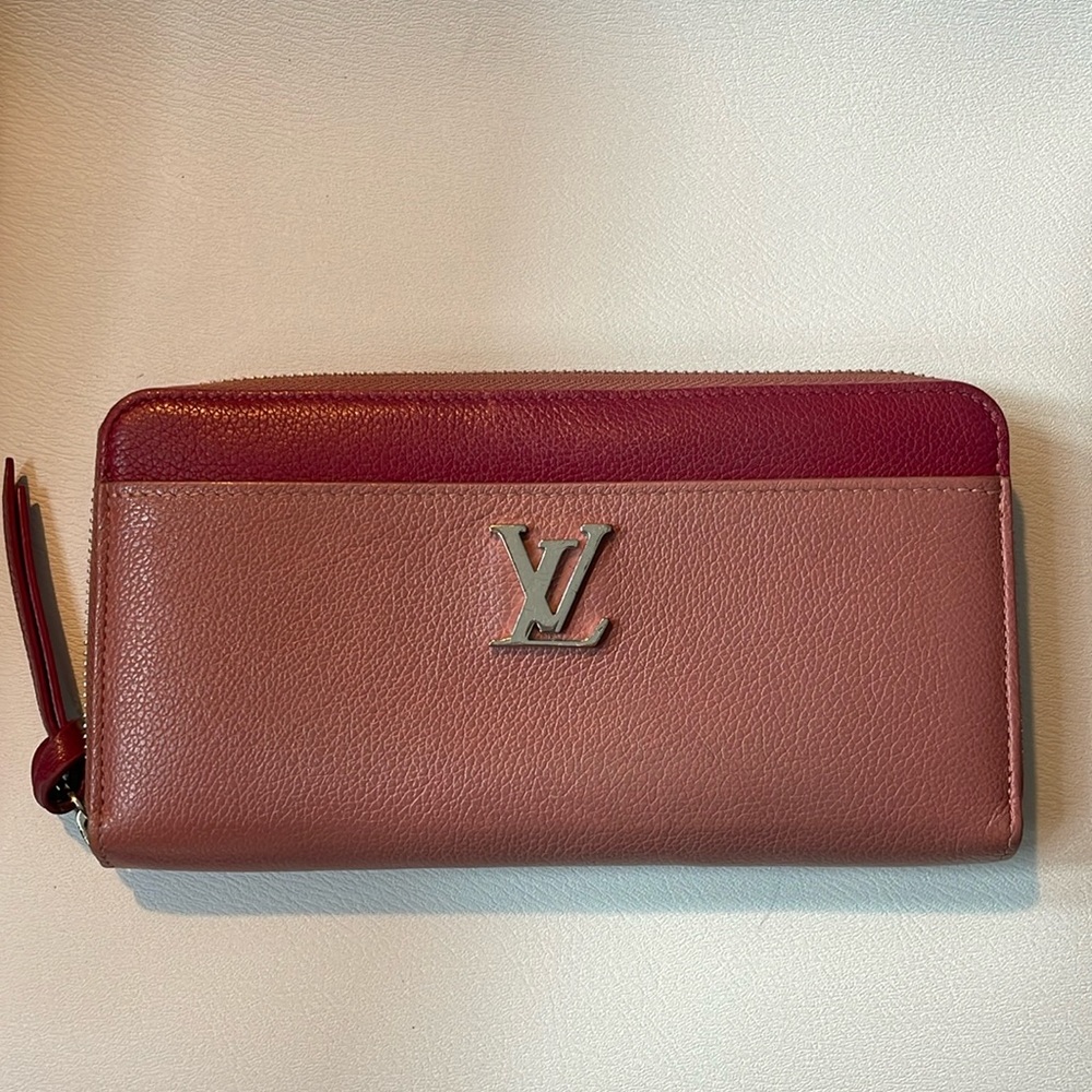 Authentic Louis Vuitton zippy lock me long wallet preowned